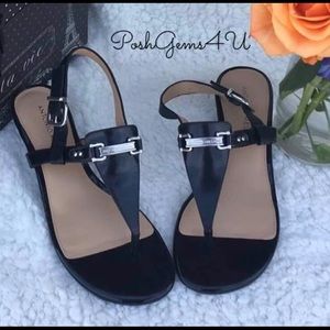 NWOT ✨ Antonio Melani T-strap sandals